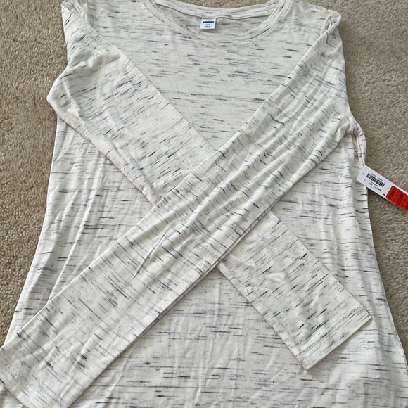 Old navy long sleeve tee - Picture 4 of 5